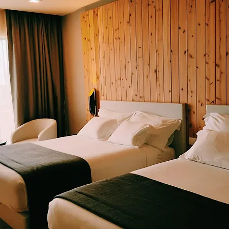 Pedras Do Mar & Fenais da Luz