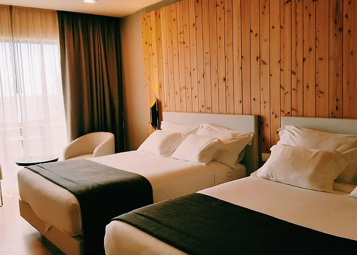 Pedras Do Mar & Fenais da Luz